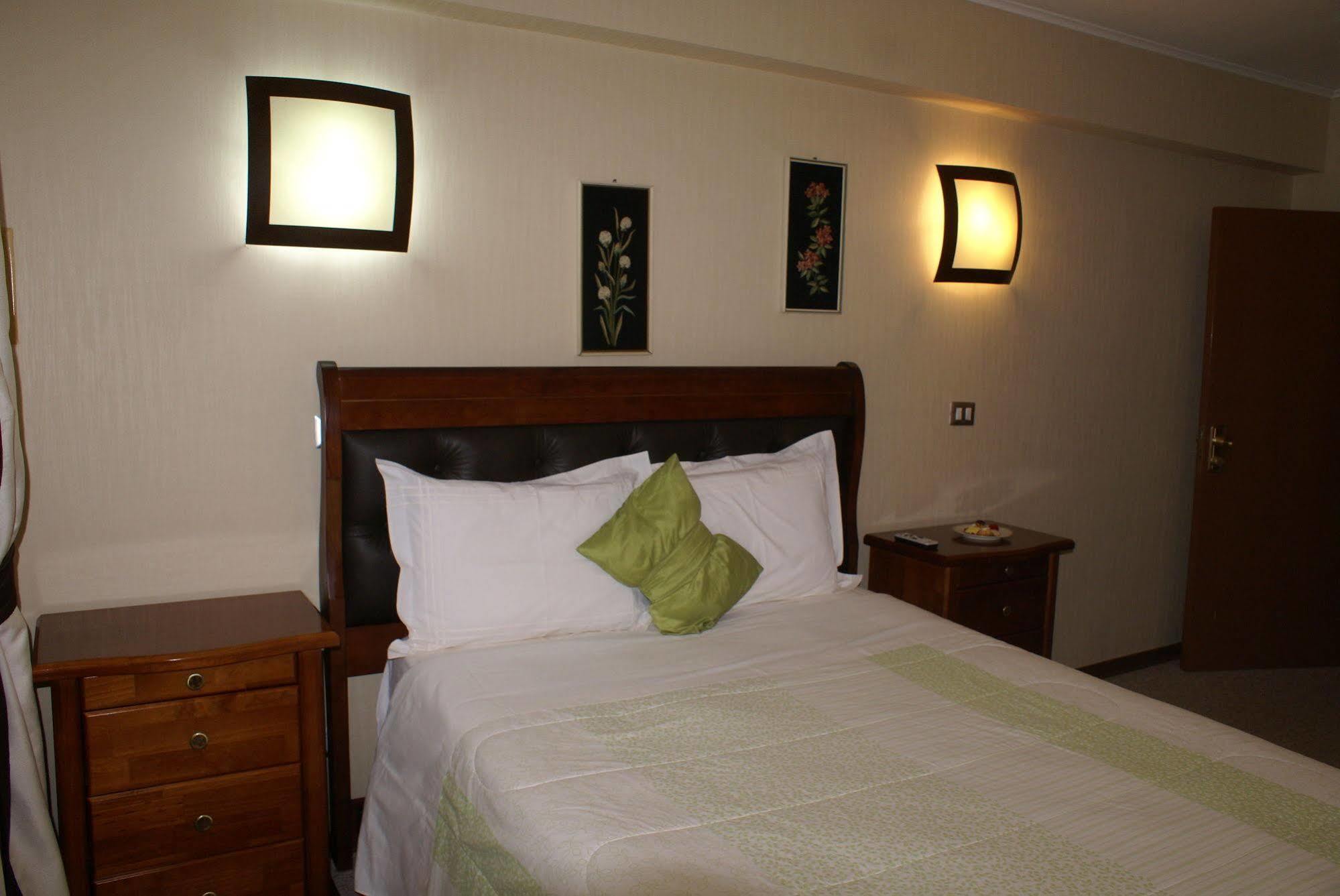 Hotel Baviera Parral Kültér fotó
