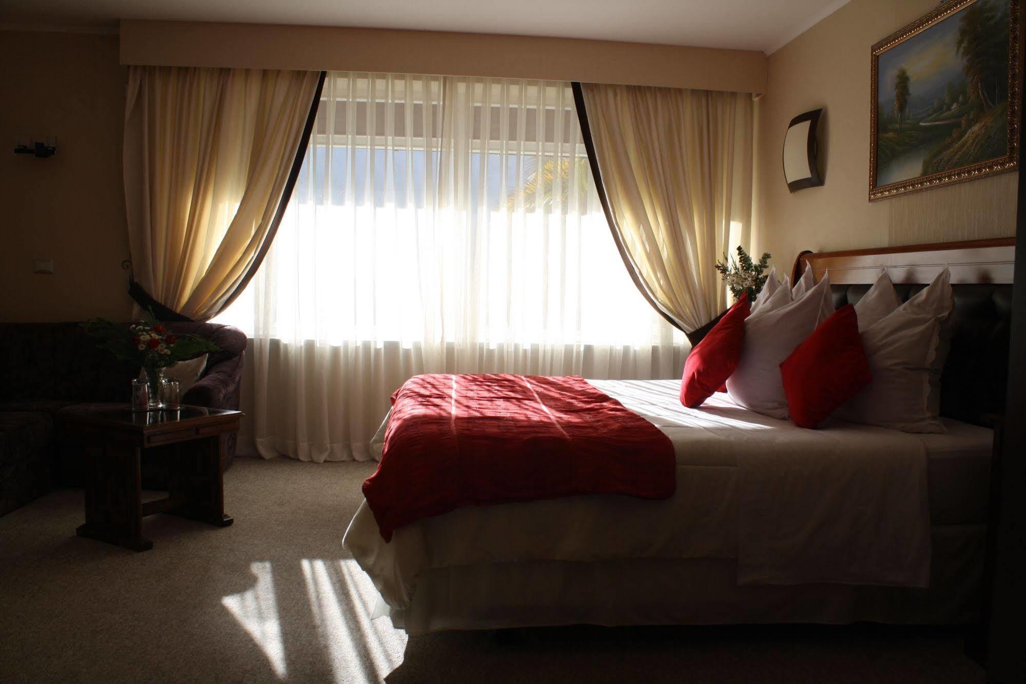 Hotel Baviera Parral Kültér fotó