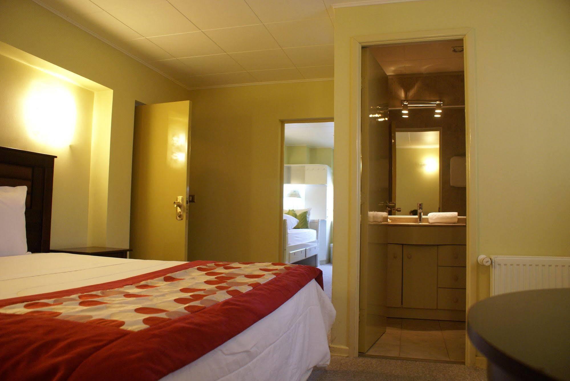 Hotel Baviera Parral Kültér fotó